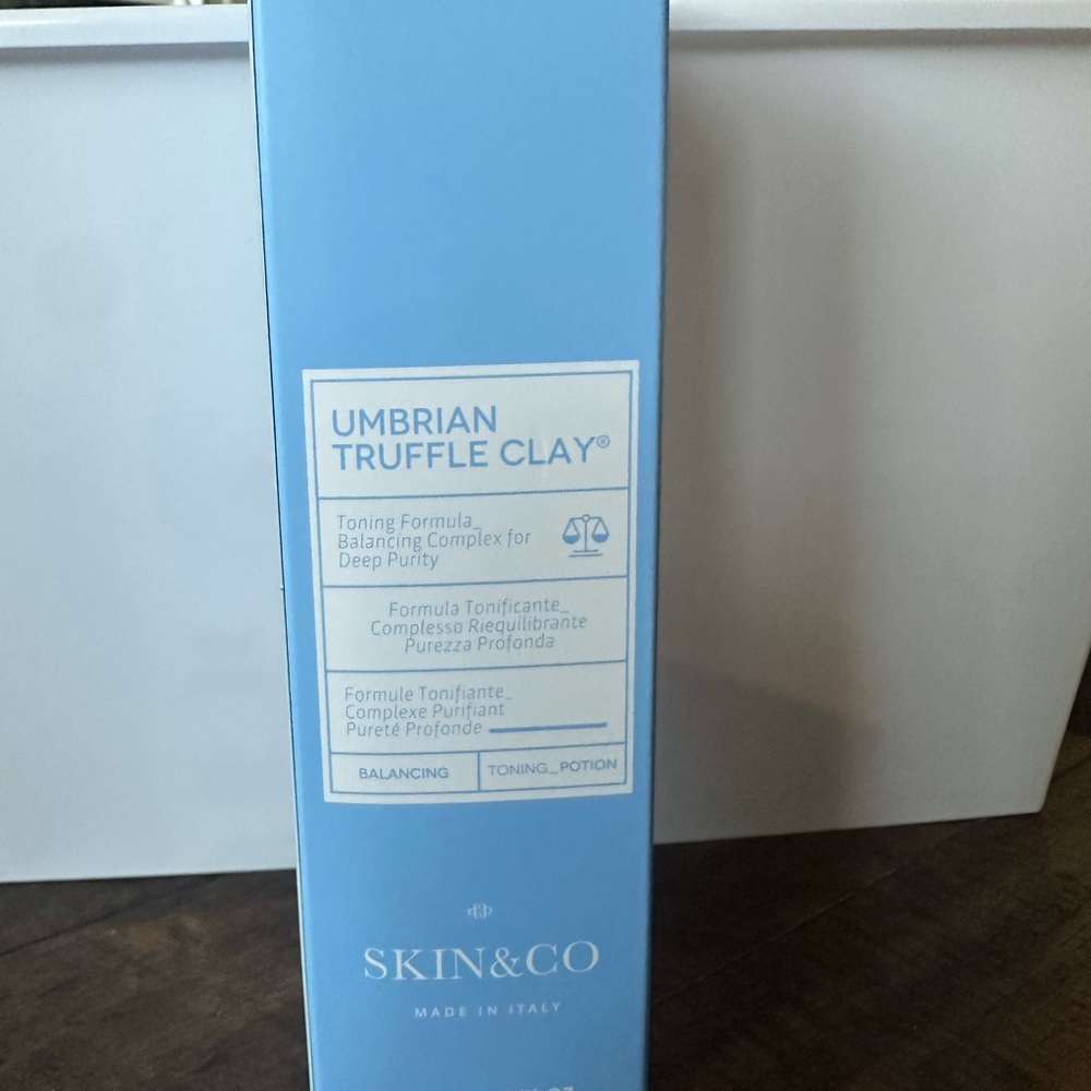 Skin Light Blue Umbrian Truffle Clay Toning Formula